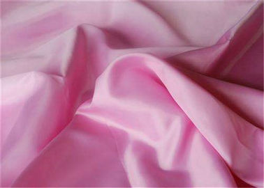 Trung Quốc Vải Polyester Taffeta trơn đầy màu sắc 300T 50 * 50D 63 Gsm Thoải mái nhà cung cấp