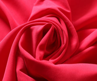 Trung Quốc 108 Gsm Polyester Dệt vải Không thấm nước đầy màu sắc và thân thiện với môi trường nhà cung cấp