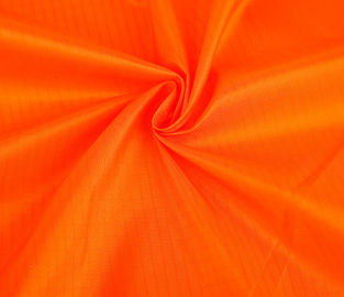 Trung Quốc Vải dệt thoi nhuộm màu trơn 300T Màu tùy chỉnh cho đồ thể thao nhà cung cấp